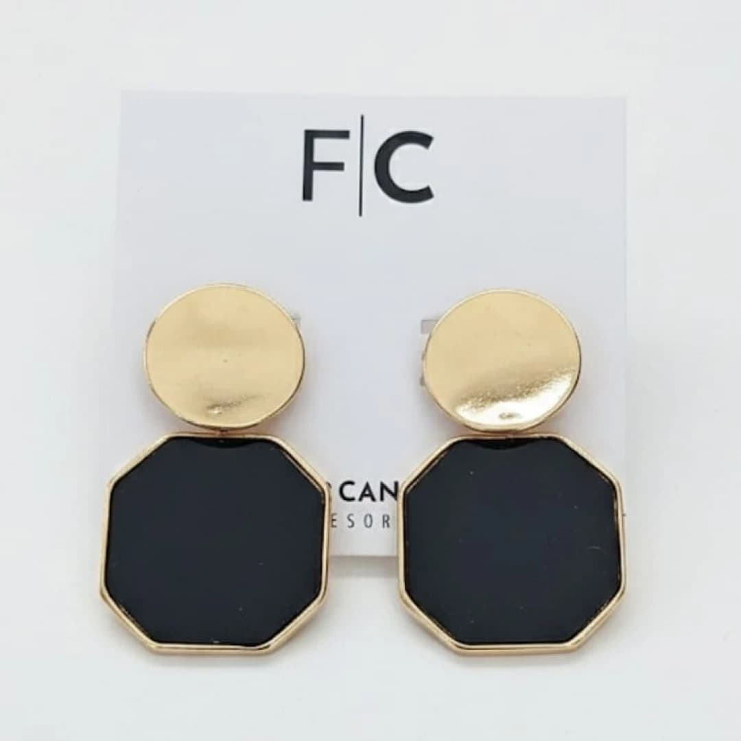 Aretes Negros y dorado